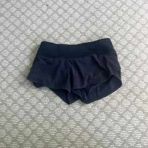 Lululemon black speed ups.